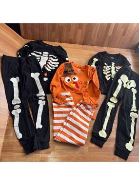 Gymboree Halloween/ Thanksgiving pajamas bundle size 5, turkey and skeleton